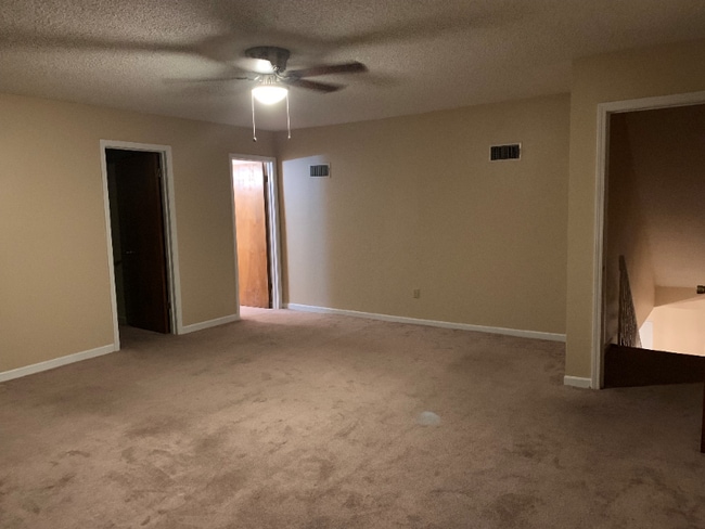 Building Photo - 914 Chemin Dr