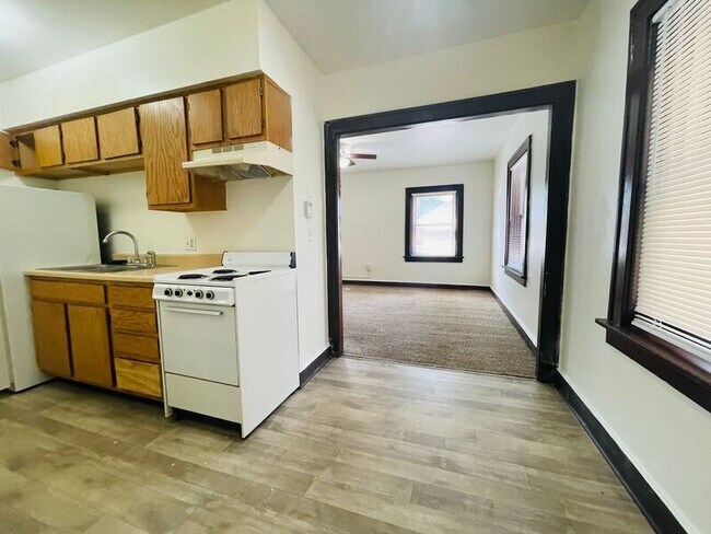 Foto del edificio - 625 W Maple Ave