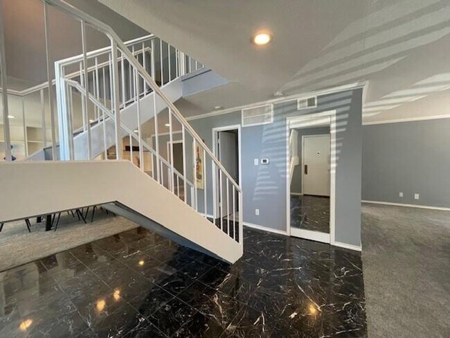 Foto del edificio - 15901 Archwood Ln