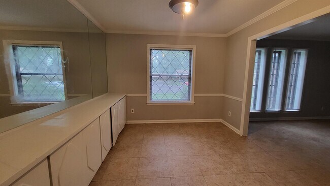 Building Photo - 5195 Wren Cove