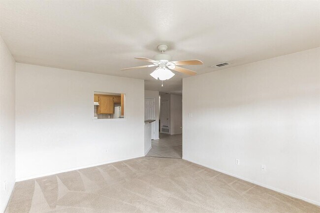 Foto del edificio - 319 Cedar Ridge Dr