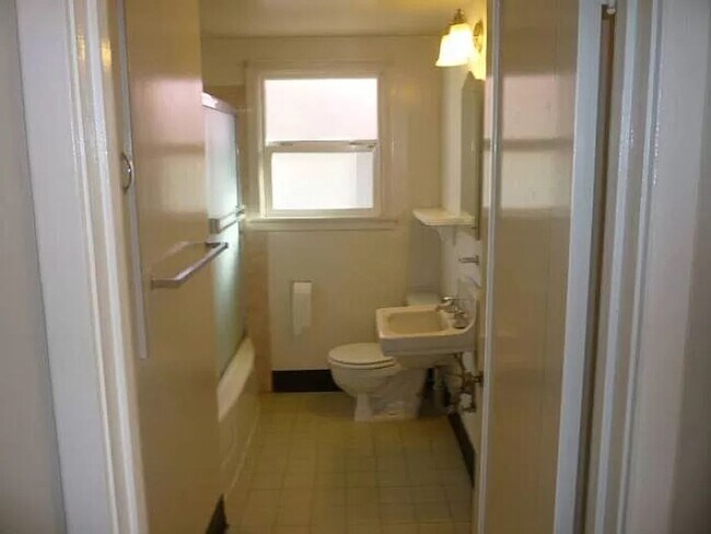 Foto del edificio - Spacious 1 Bedroom Apartment