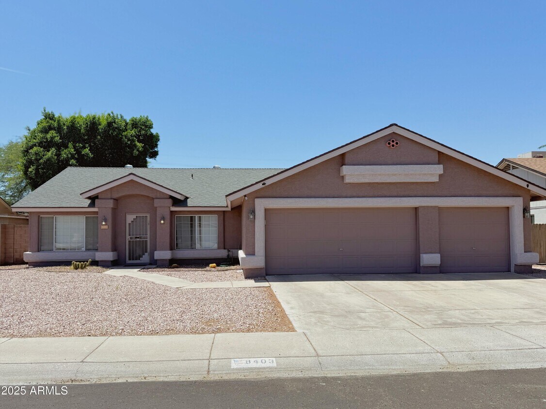Primary Photo - 8403 W Dreyfus Dr