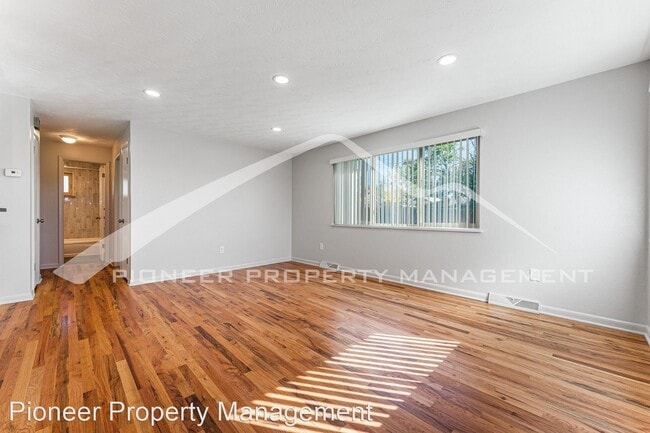 Building Photo - 3 br, 2 bath House - 6093 W 8th Ave