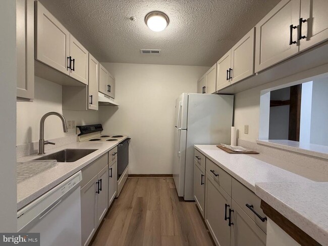 Foto del edificio - 44790 Locust Ridge Ct