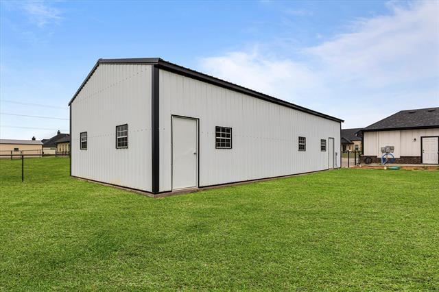 Building Photo - 285 Redwood Dr