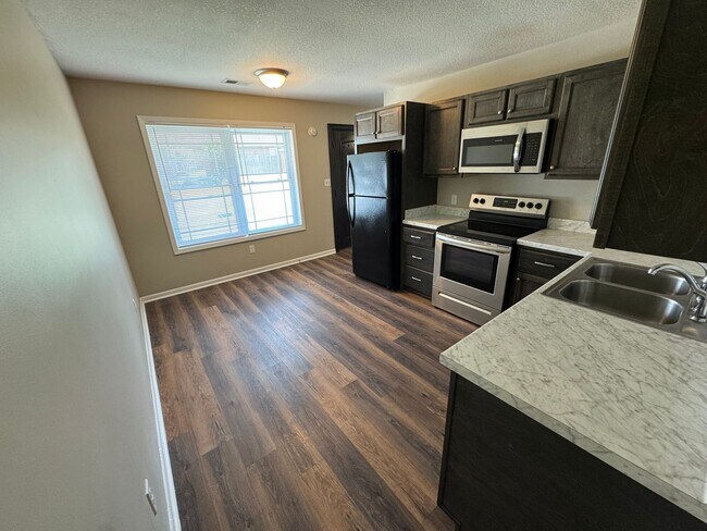 Foto del edificio - 3 Bedroom 1.5 Bathroom with Garage