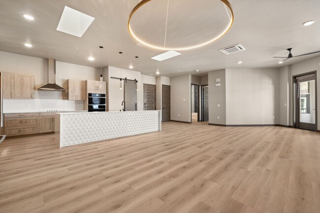 Building Photo - Double R