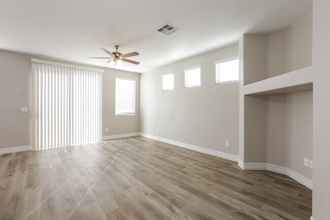 Foto del edificio - 9245 Lowery Point Ct