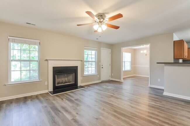 Foto del edificio - 1303 Cricket Ridge Dr
