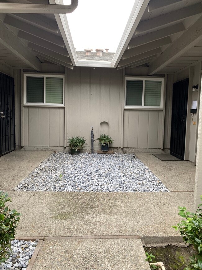 Foto del edificio - 6329 Morgan Pl