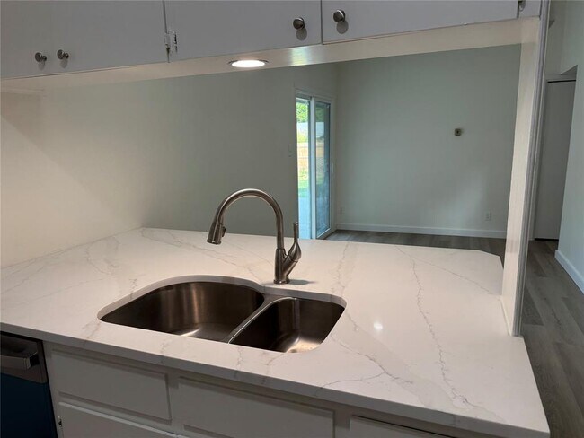 Foto del edificio - 6507 Middleham Pl