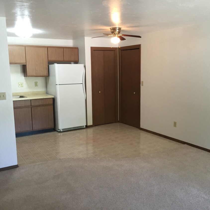 2310 Preble Ave Unit 5, Green Bay, WI 54302 Apartment for Rent in