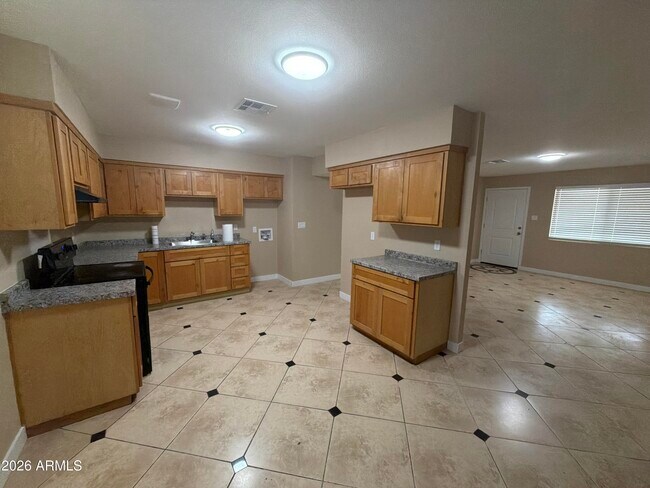 Foto del edificio - 5810 W Earll Dr