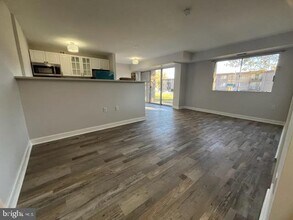 Building Photo - 1600 Renate Dr