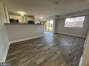 Building Photo - 1600 Renate Dr