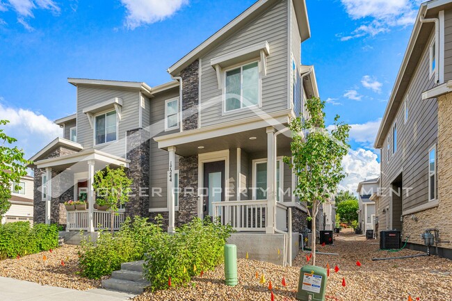 Building Photo - Beautiful Home with 2 Car Garage and Centr...