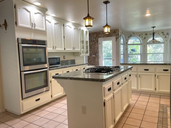 Foto del edificio - 3 bedroom, 2 bath home in Lake Wildwood, Penn Valley, CA 95946