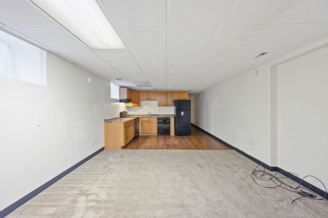 Building Photo - 28 E Hollister St