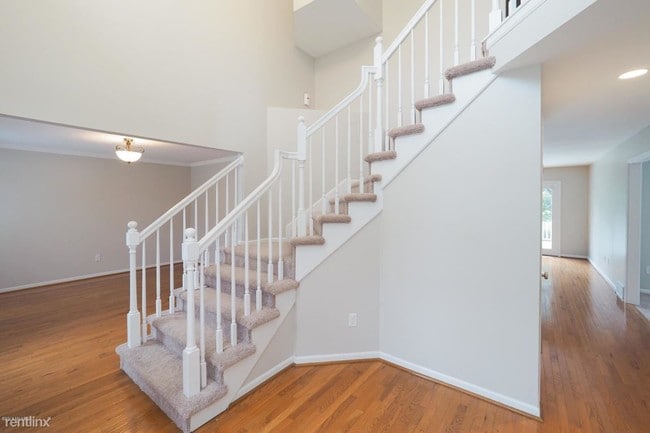 Building Photo - 4 br, 3.5 bath House - 7572 Dunross Dr