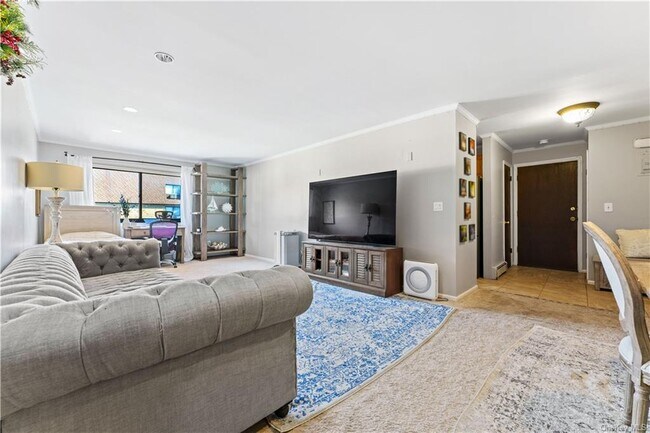 Building Photo - 344 Central Park Ave