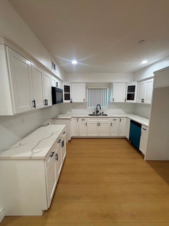 Foto del edificio - 5526 S Wilton Pl