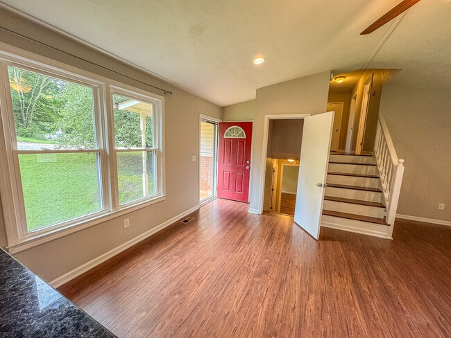 Building Photo - 404 McElhaney Rd