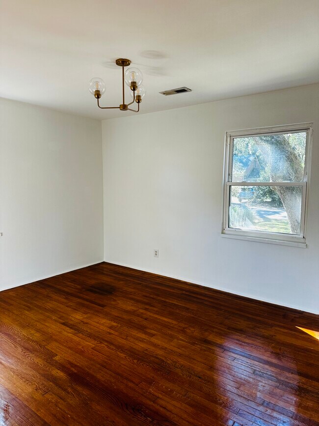 Foto del edificio - 238 Yates Ave