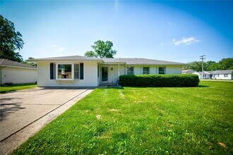 Building Photo - 215 Magnolia Dr