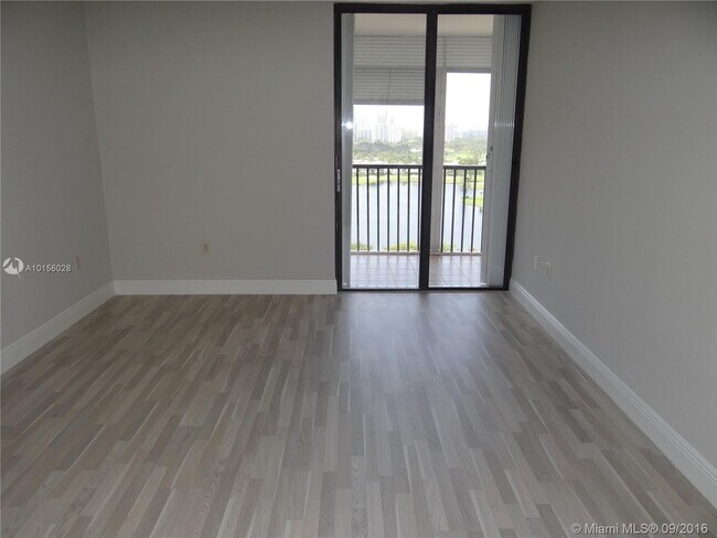 Building Photo - 3701 N Country Club Dr