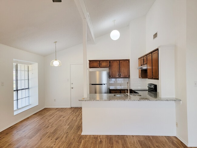 Building Photo - 2721 Maple Ave