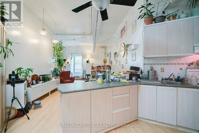 Photo du bâtiment - 1463 Davenport Rd