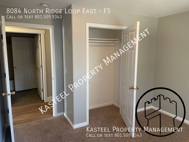 Foto del edificio - 8084 N Ridge Loop E