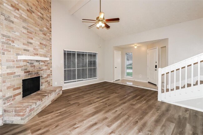 Foto del edificio - 8206 Sandy Glen Ln