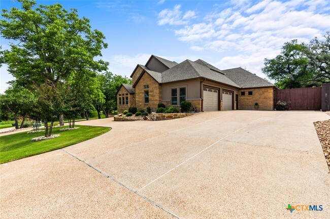 Building Photo - 1605 Alta Vista Loop