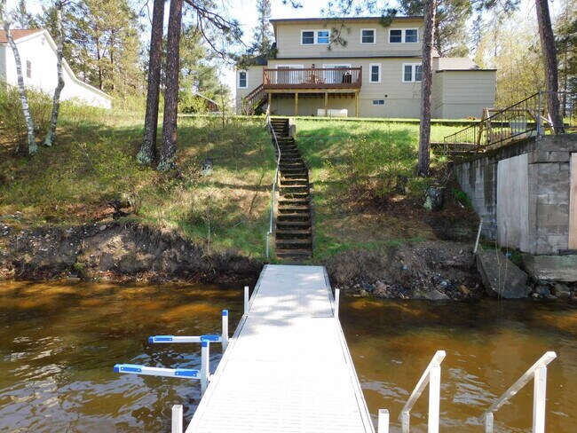 Foto del edificio - Upper Hay is a great fishing lake, you can fish right off the dock! This 4 bedroom 2 bath home of...