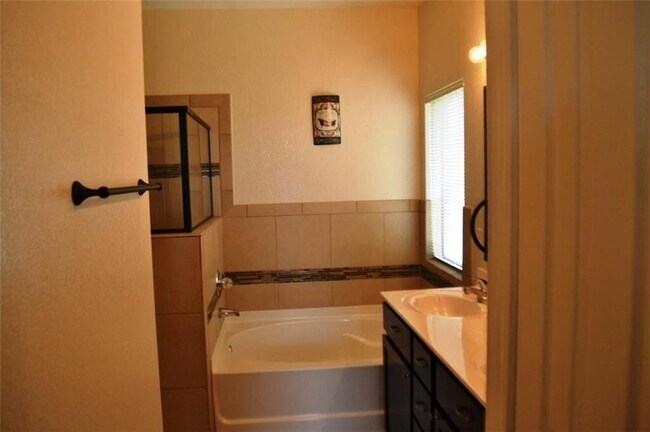 Building Photo - 10940 Coyote Ranch Ln