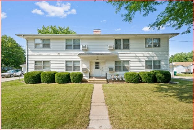 Steet side 1st floor apartment #2 - 481 Lisbon St