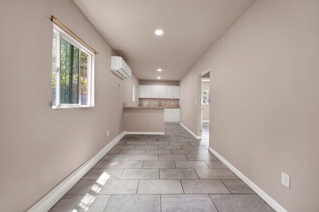 Foto del edificio - 4341 Laurel Canyon Blvd