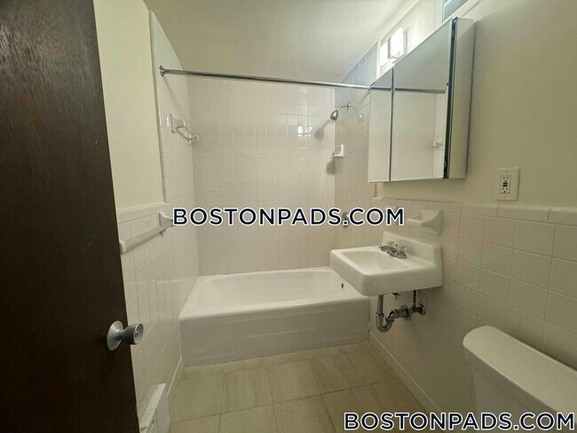 Foto del edificio - 898 Massachusetts Ave