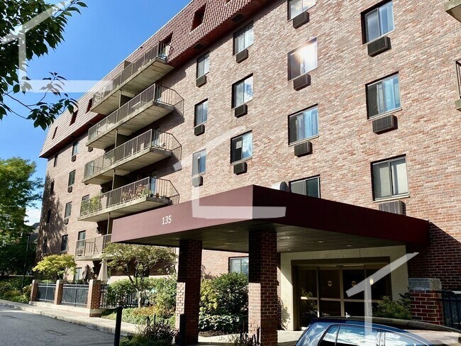 Foto del edificio - 135 Pleasant St