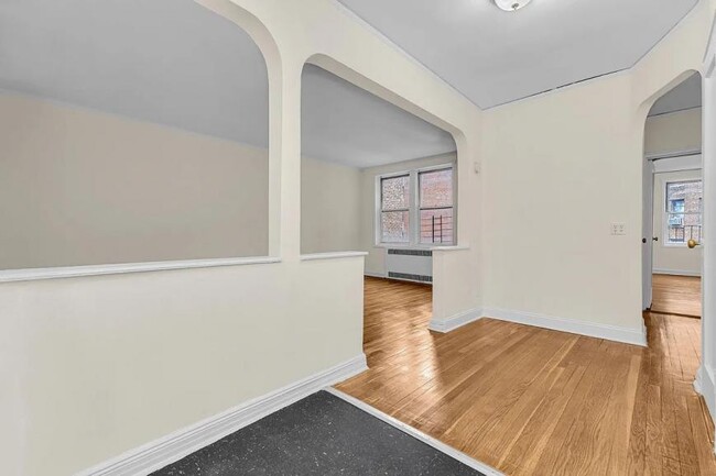 Building Photo - 1 bedroom in KEW GARDENS NY 11415