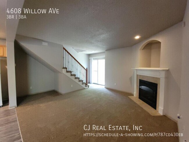 Building Photo - 4608 Willow Ave
