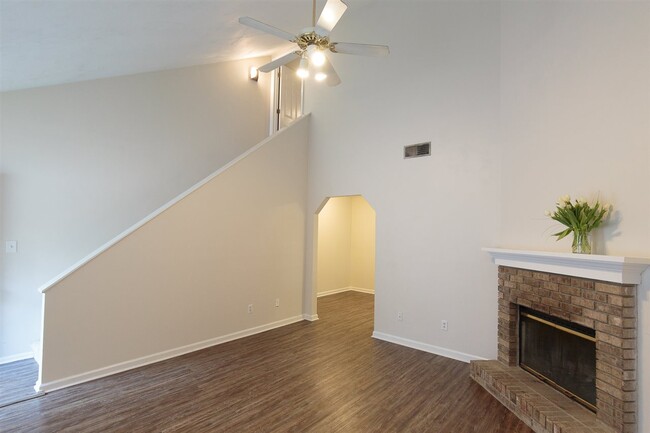 Building Photo - 2735 E Park Ave