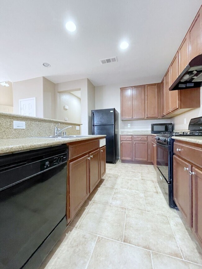 Foto del edificio - Spacious Living, Granite Counters, Great Location!