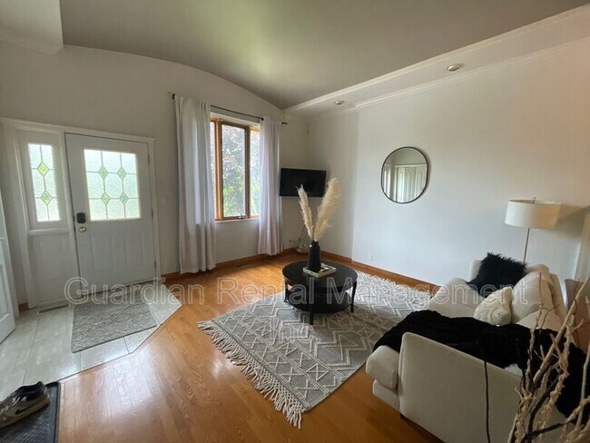 Photo du bâtiment - 1227 Regina Ave