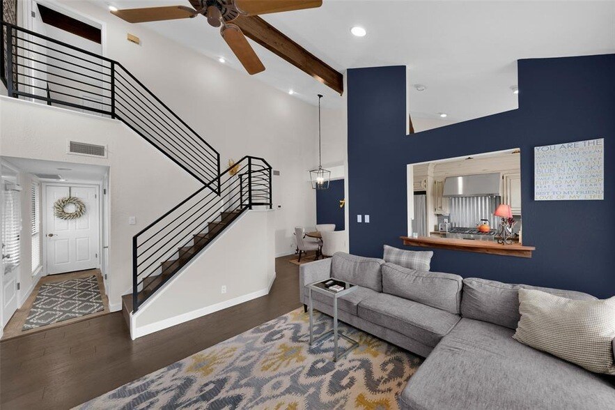 Foto principal - 4404 Travis Country Cir