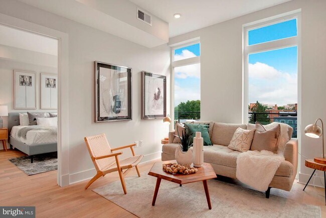 Foto del edificio - 2717 Ontario Rd NW