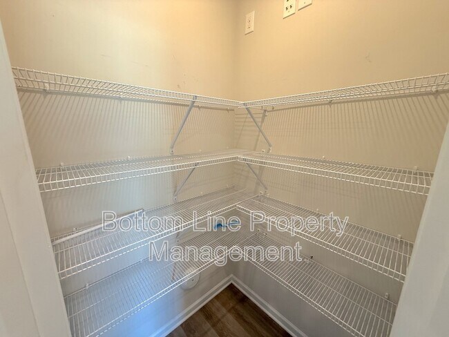 Building Photo - 1066 Plumcrest Dr