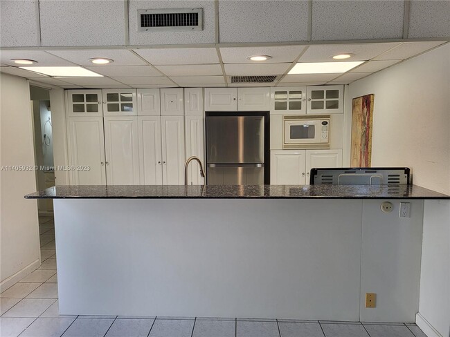 Building Photo - 6508 Miami Lakes Dr